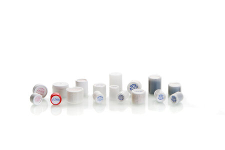 All our desiccant capsules comply with market standards and are therefore suitable for effective moisture and odor control of your tablets, capsules or dragees anywhere in the world.